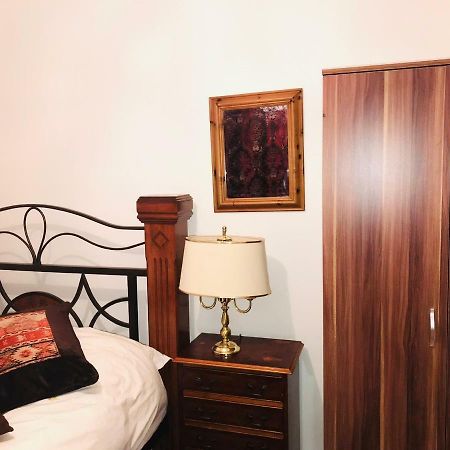 Modern Cosy Room With Private Bathroom Harrow Luaran gambar