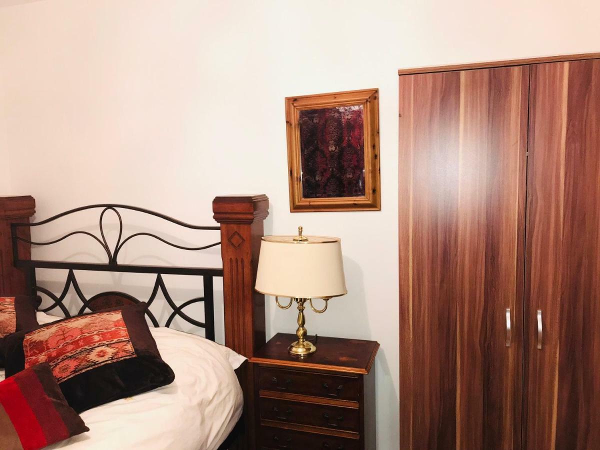 Modern Cosy Room With Private Bathroom Harrow Luaran gambar