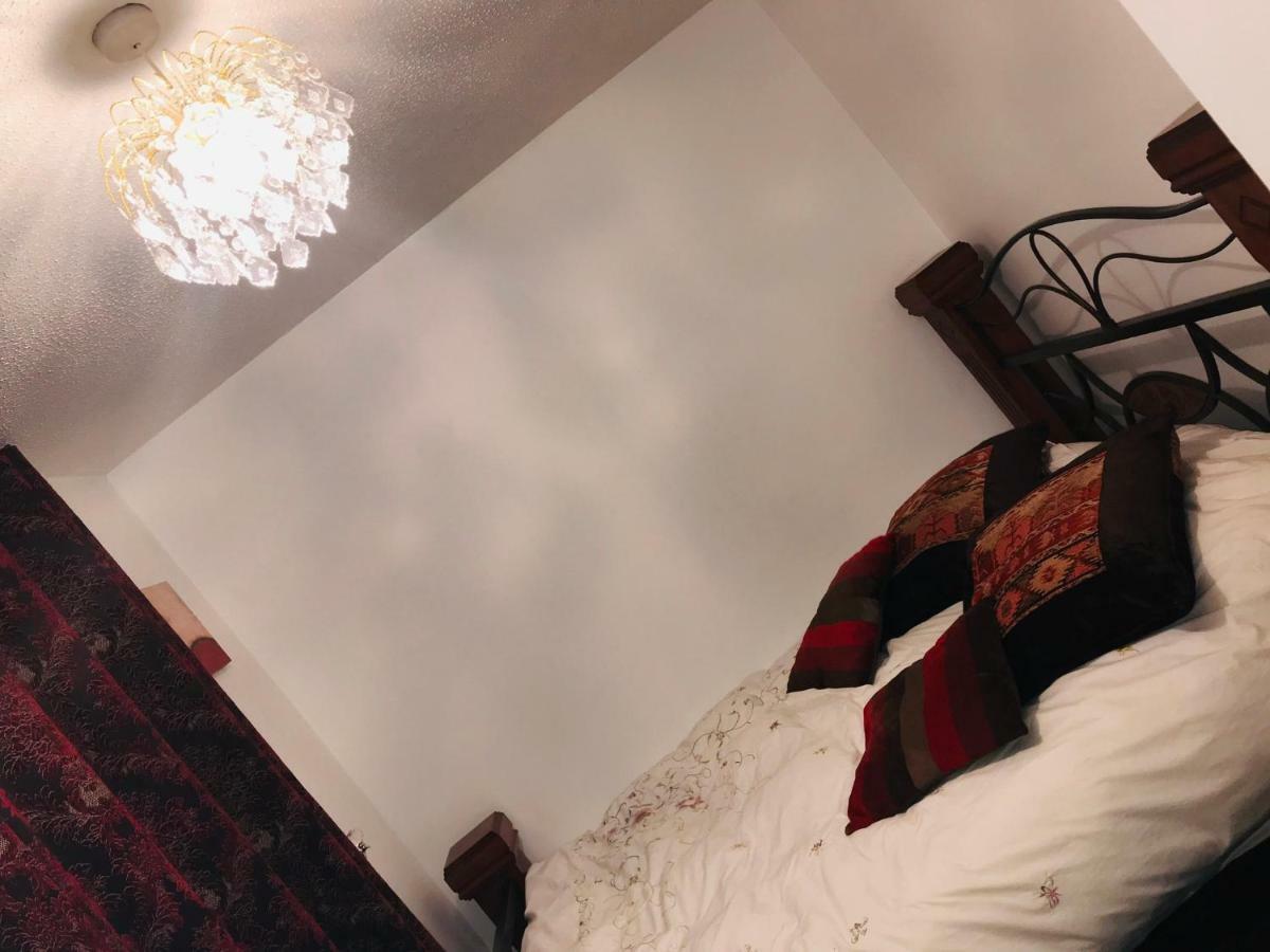 Modern Cosy Room With Private Bathroom Harrow Luaran gambar